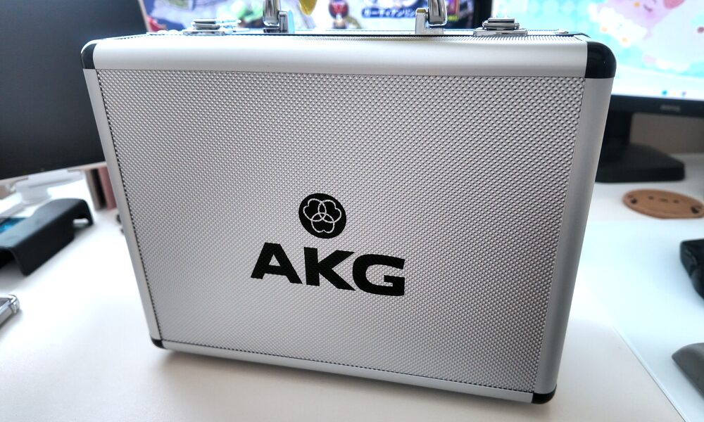 AKGのコンデンサーマイクC414XLSのケース