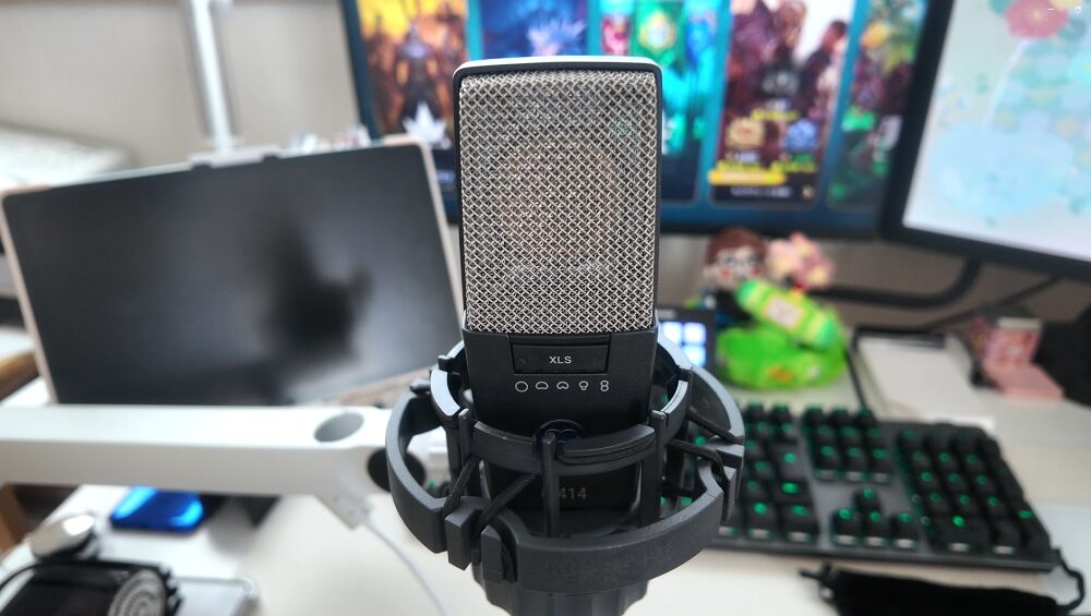 AKGのコンデンサーマイクC414XLSをマイクアームに設置完了
