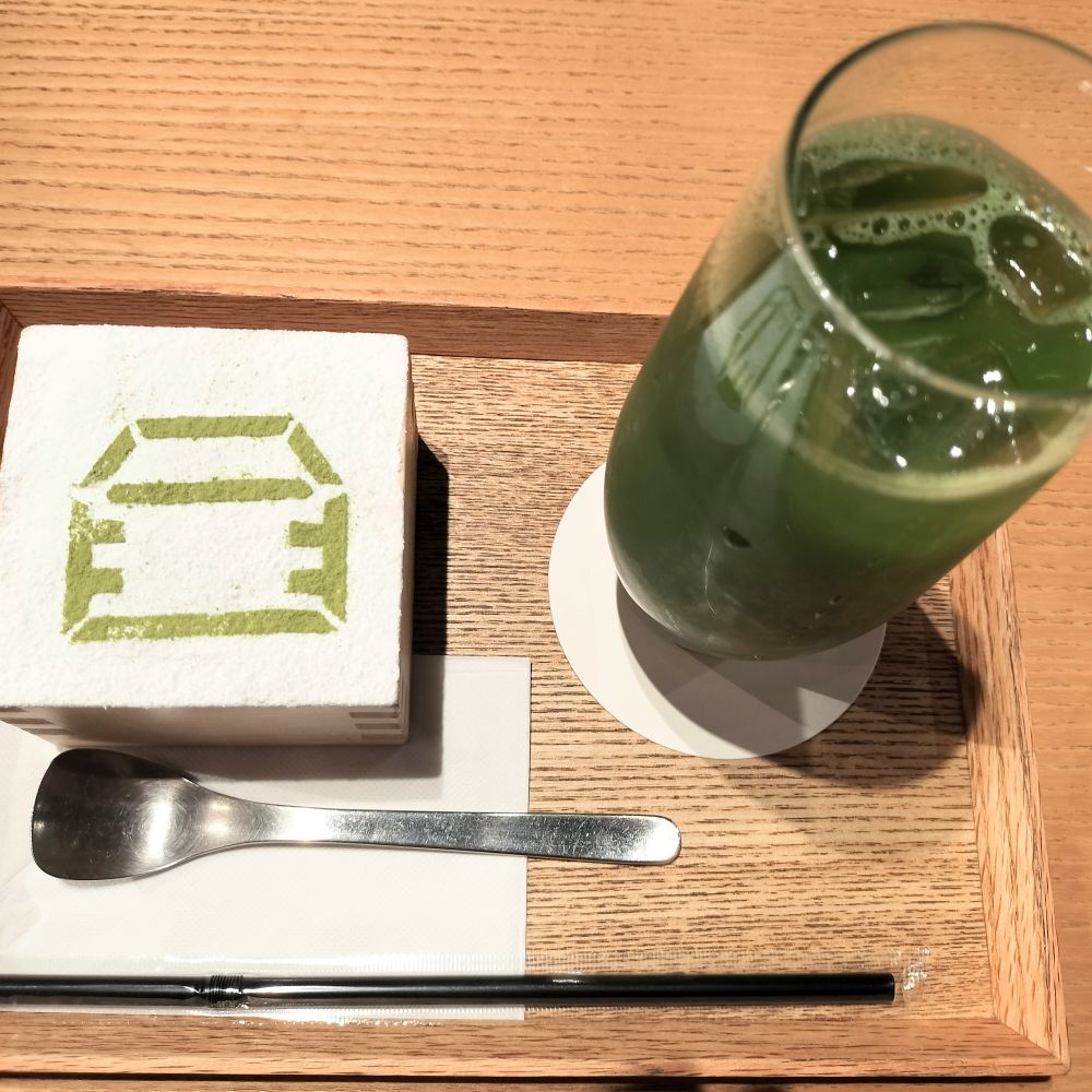 「EDOCCO CAFÉ MASU MASU(江戸っ子 カフェ マスマス）」の枡パフェ