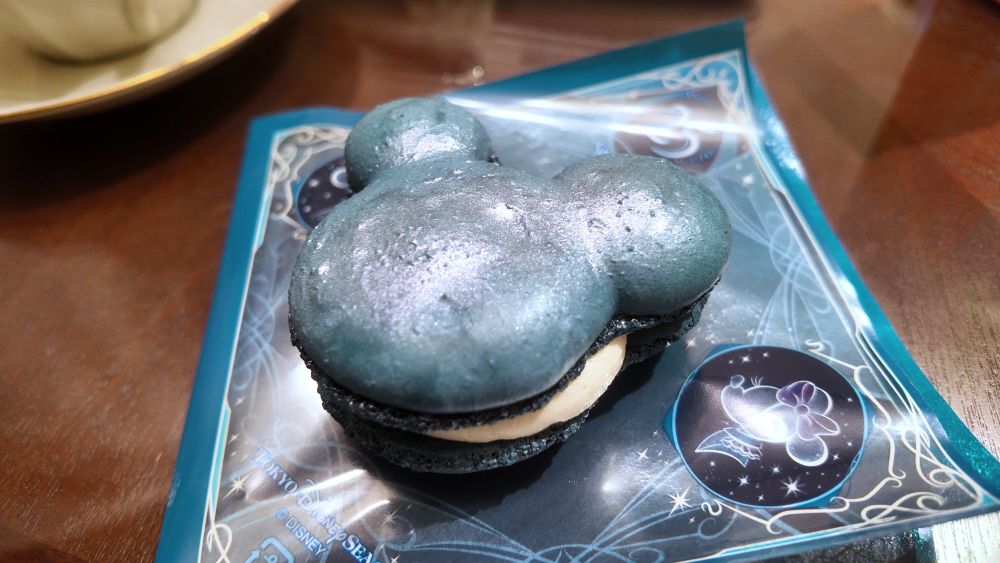 東京ディズニーシーのミッキーマカロンのホワイトチョコ