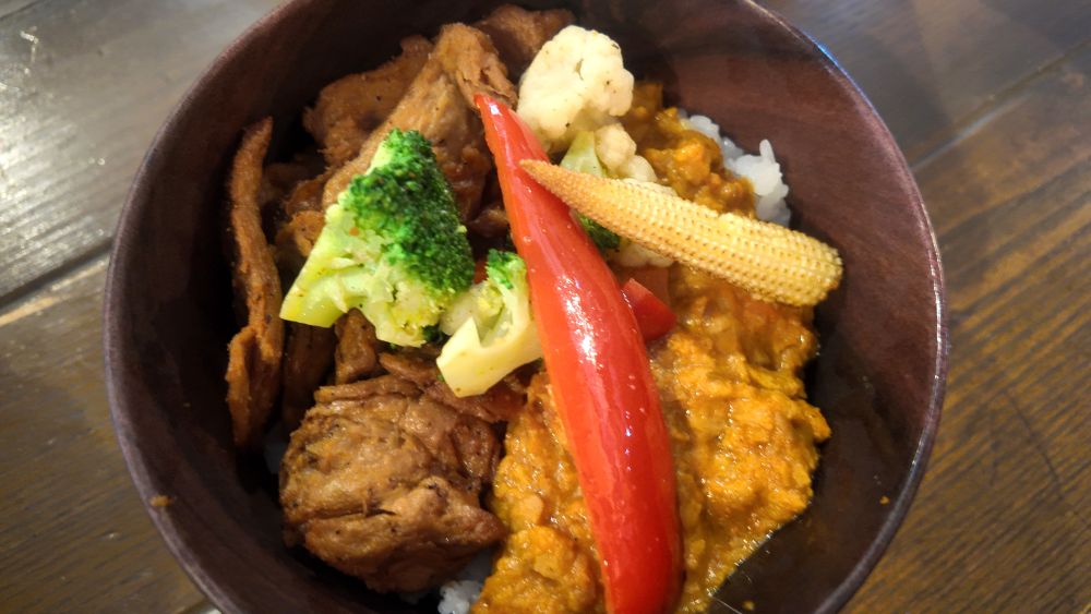 東京ディズニーシーのユカタン・ベースキャンプ・グリルのベジタブルキーマカレーのユカタンライスボウル