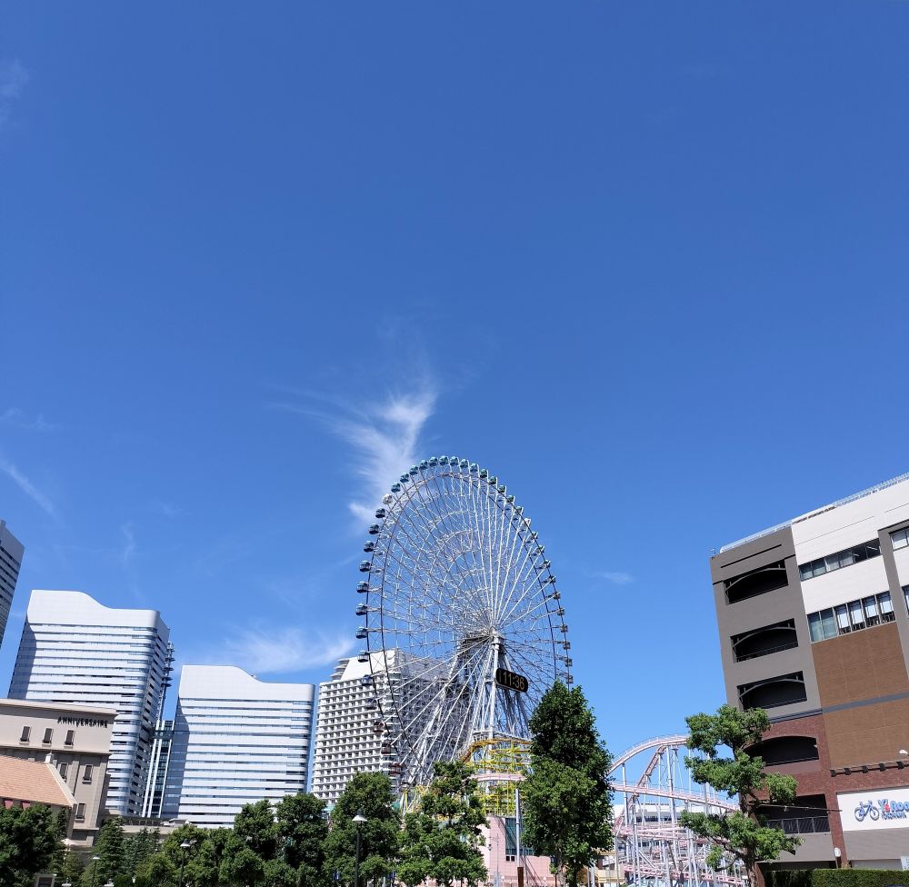 横浜みなとみらいのコスモワールドの観覧車風景