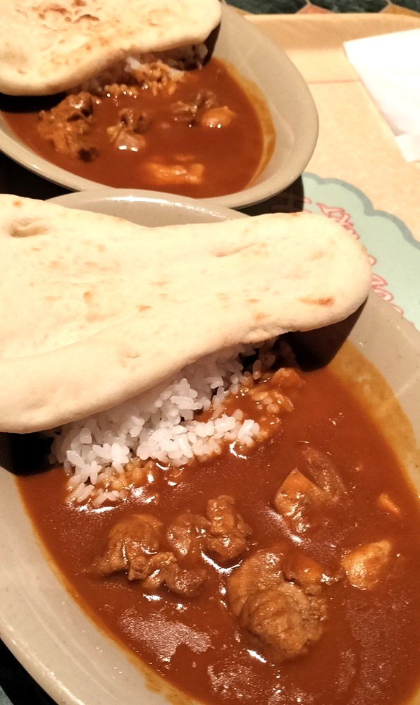 東京ディズニーシーのカスバ・フードコートのチキンカリー