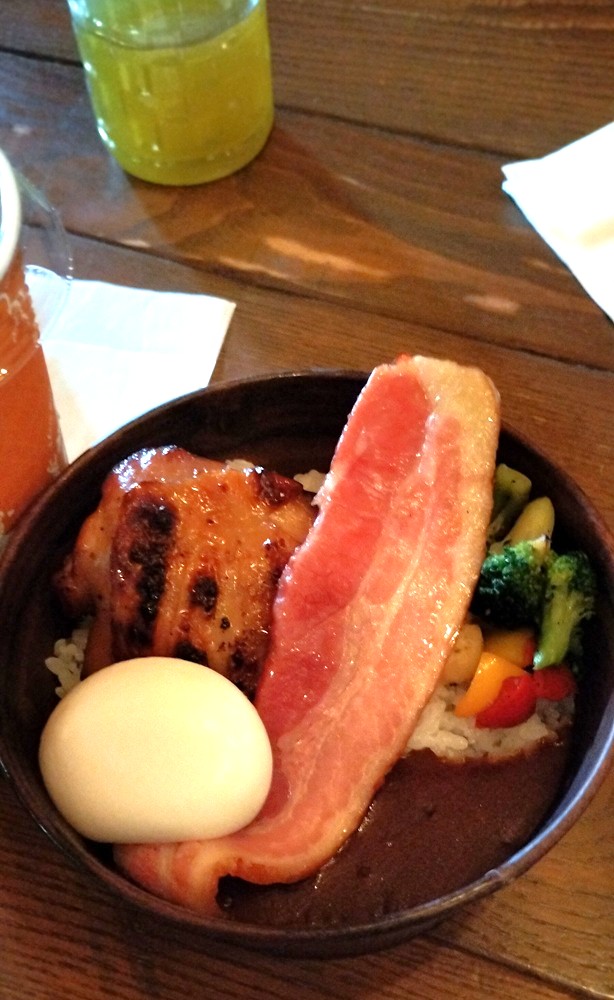 東京ディズニーシーのユカタン・ベースキャンプ・グリルのハッシュドビーフのユカタンライスボウル