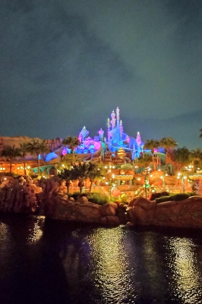 東京ディズニーシーのマーメイドラグーン夜景