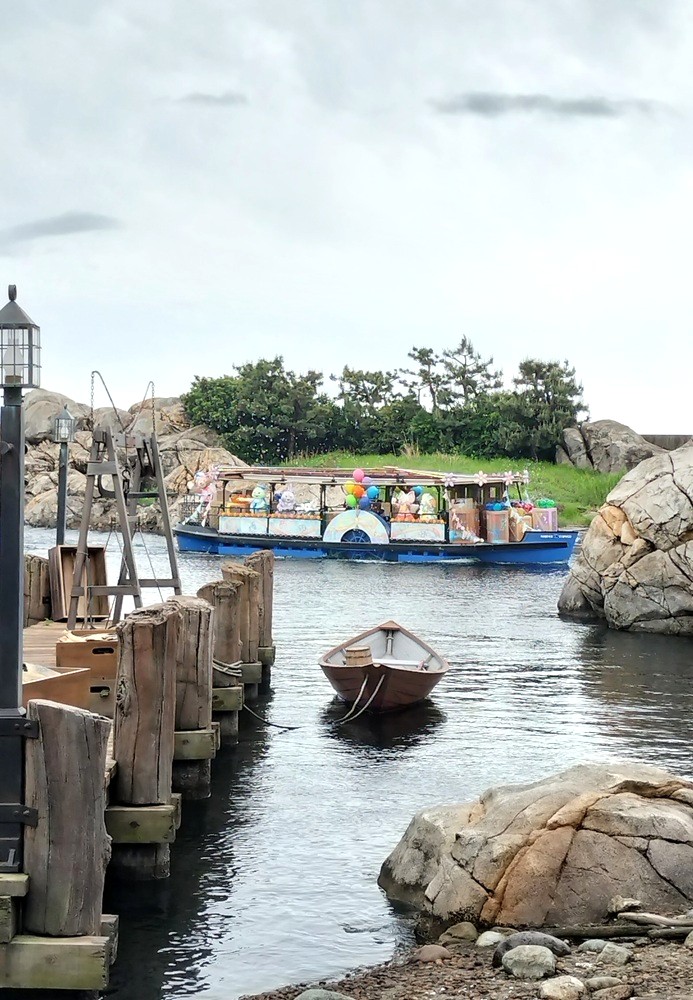 東京ディズニーシーのダッフィー&フレンズのカラフルハピネスジャーニー