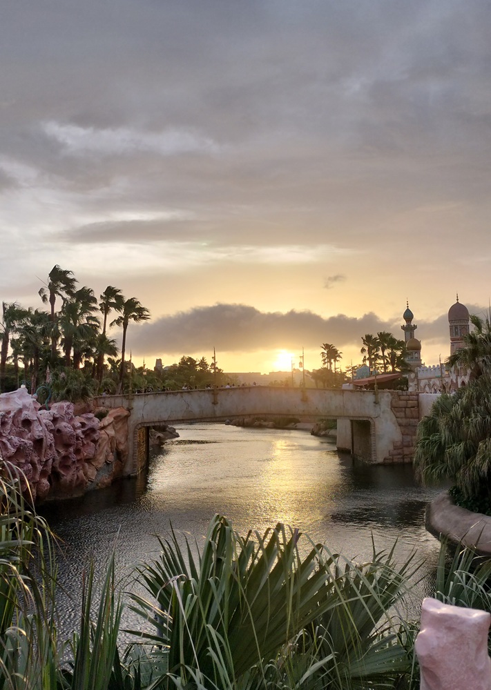 東京ディズニーシーの夕景