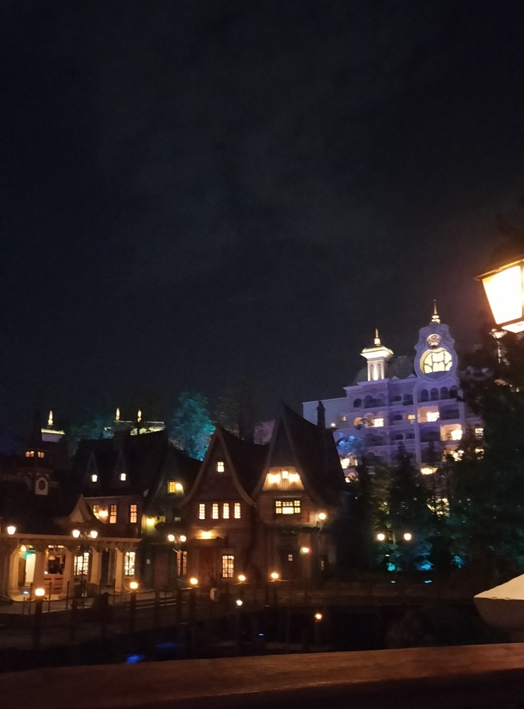東京ディズニーシーのファンタジースプリングス夜景