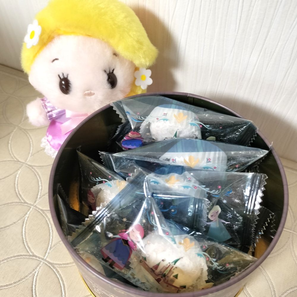 東京ディズニーシーパーク内で購入したお土産のスノーボールクッキー