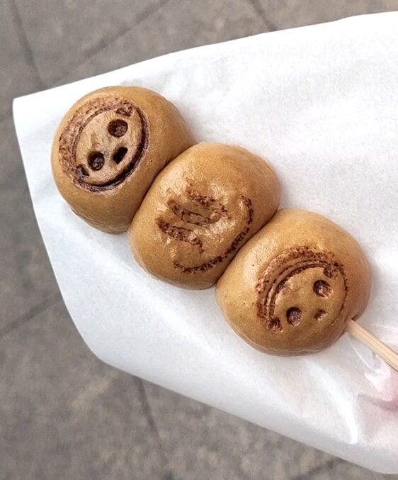 熱海の亀山社中のふかしたて串まんじゅう