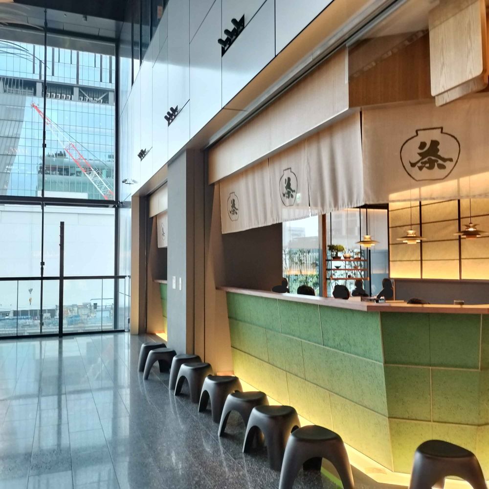 藤井茗縁の外観向かって左