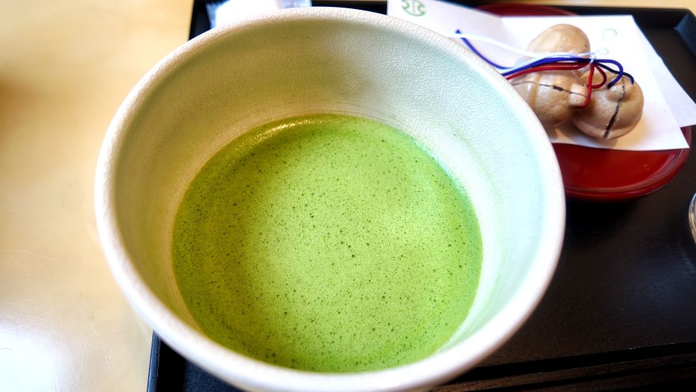 箱根の「茶のちもと」の御菓子とお茶のセット