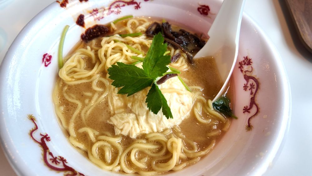 箱根のデリandカフェ「みつき」の湯葉味噌ラーメン