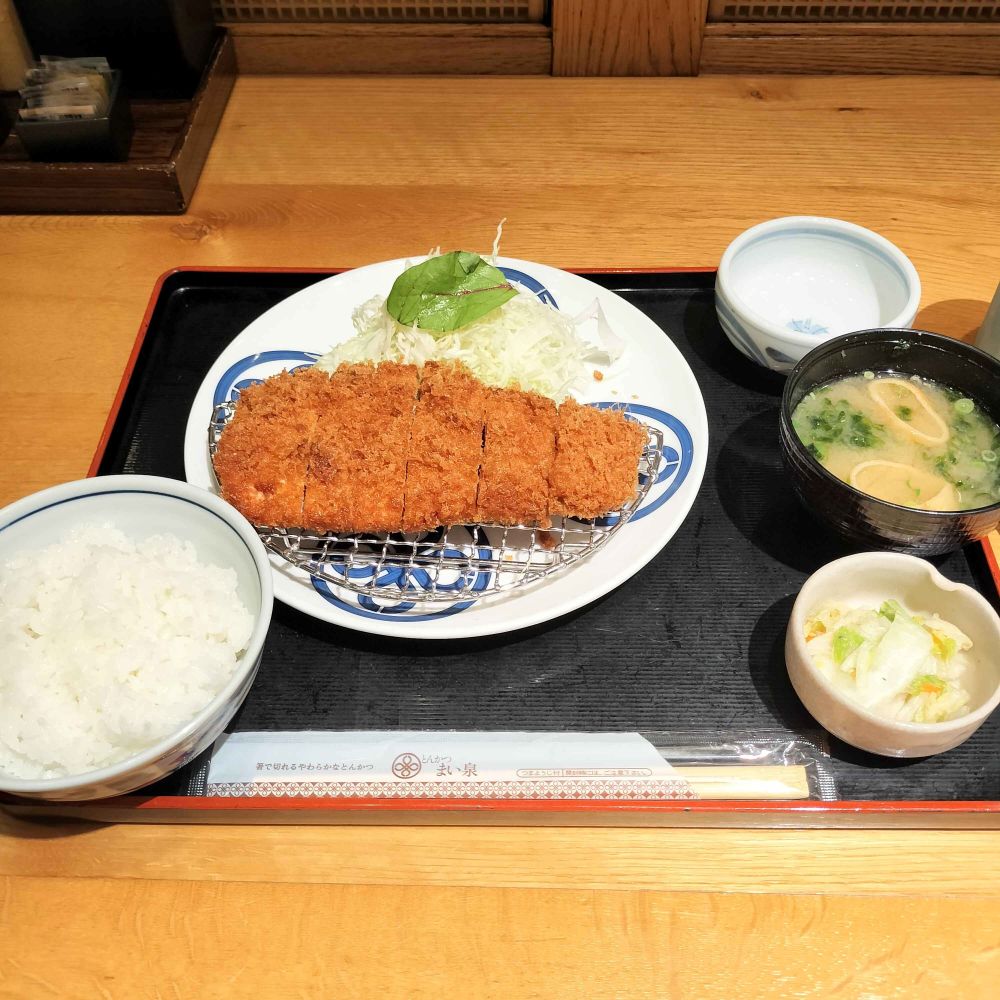 渋谷ヒカリエの「とんかつまい泉」で食べた茶美豚ロースかつ膳