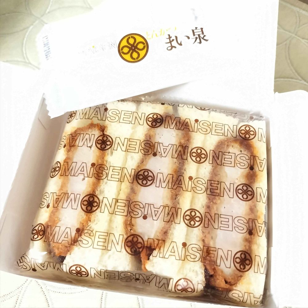 渋谷ヒカリエの「とんかつまい泉」で購入したヒレかつサンド(3切)