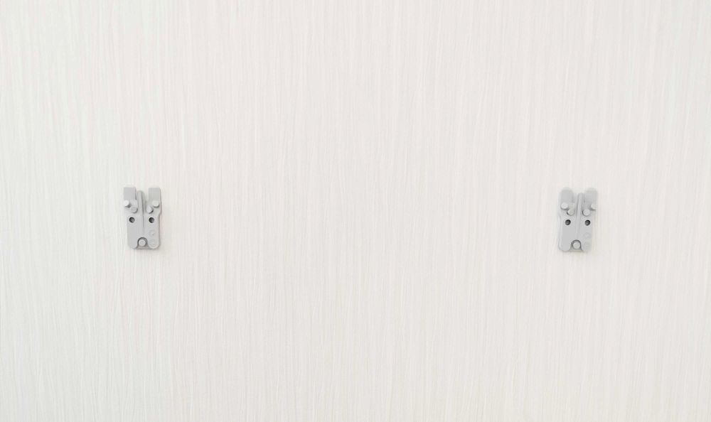 無印良品の壁に付けられる家具トレーの部品