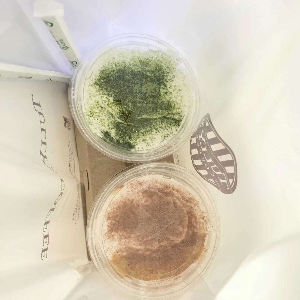タリーズコーヒーのマスカルポーネティラミスシェイクと抹茶シェイク