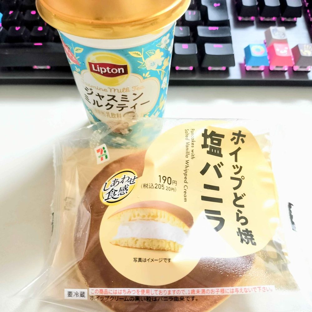 リプトンのジャスミンミルクティーとセブンイレブンのホイップどら焼 塩バニラ