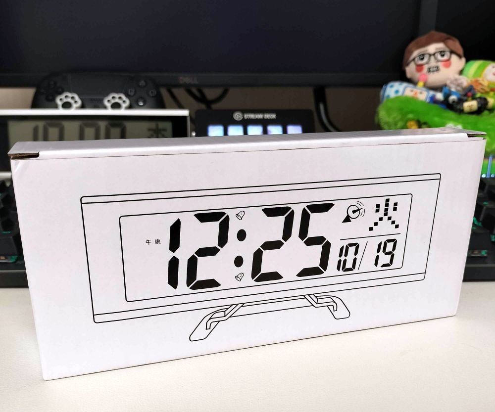 バックライト付き電池式の電波時計の箱